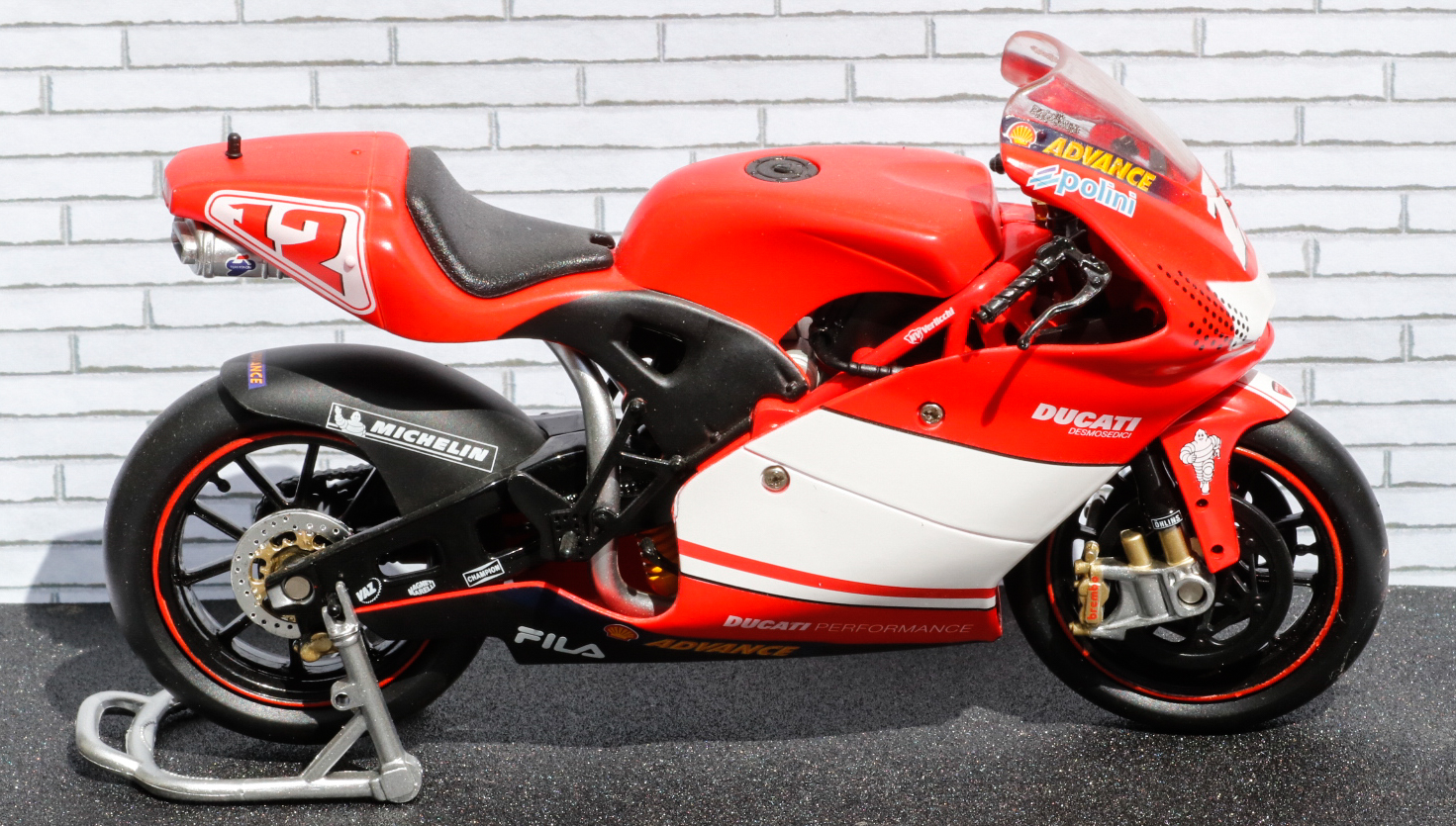 New Ray 1-12 Ducati Desmosedici T Bayliss
